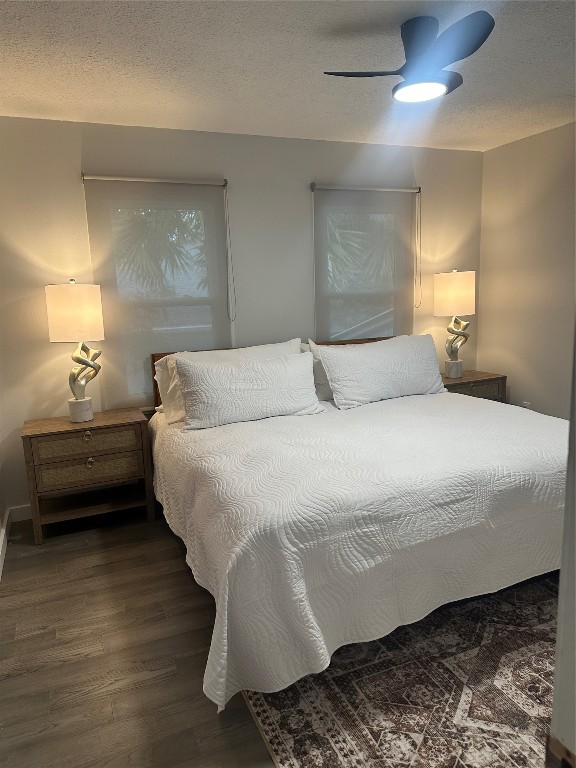 514 South 4th Street Fernandina Beach, FL 32034 - Photo 10 of 13 a bedroom with a bed and a lamp