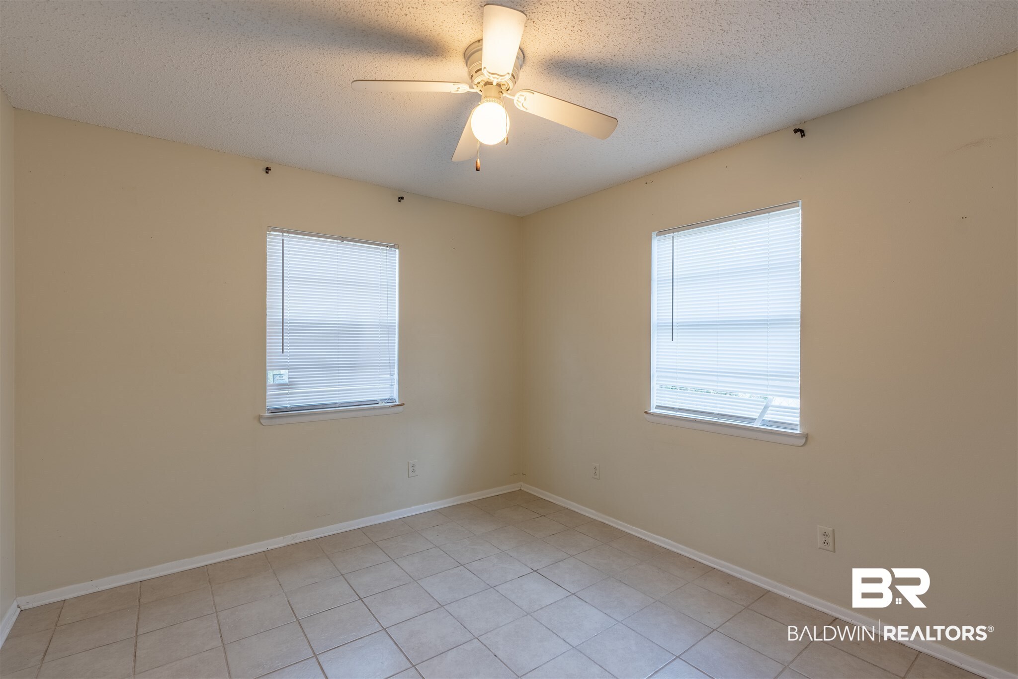 507 Nichols Avenue Fairhope, AL 36532 - Photo 11 of 16 Guest Bedroom