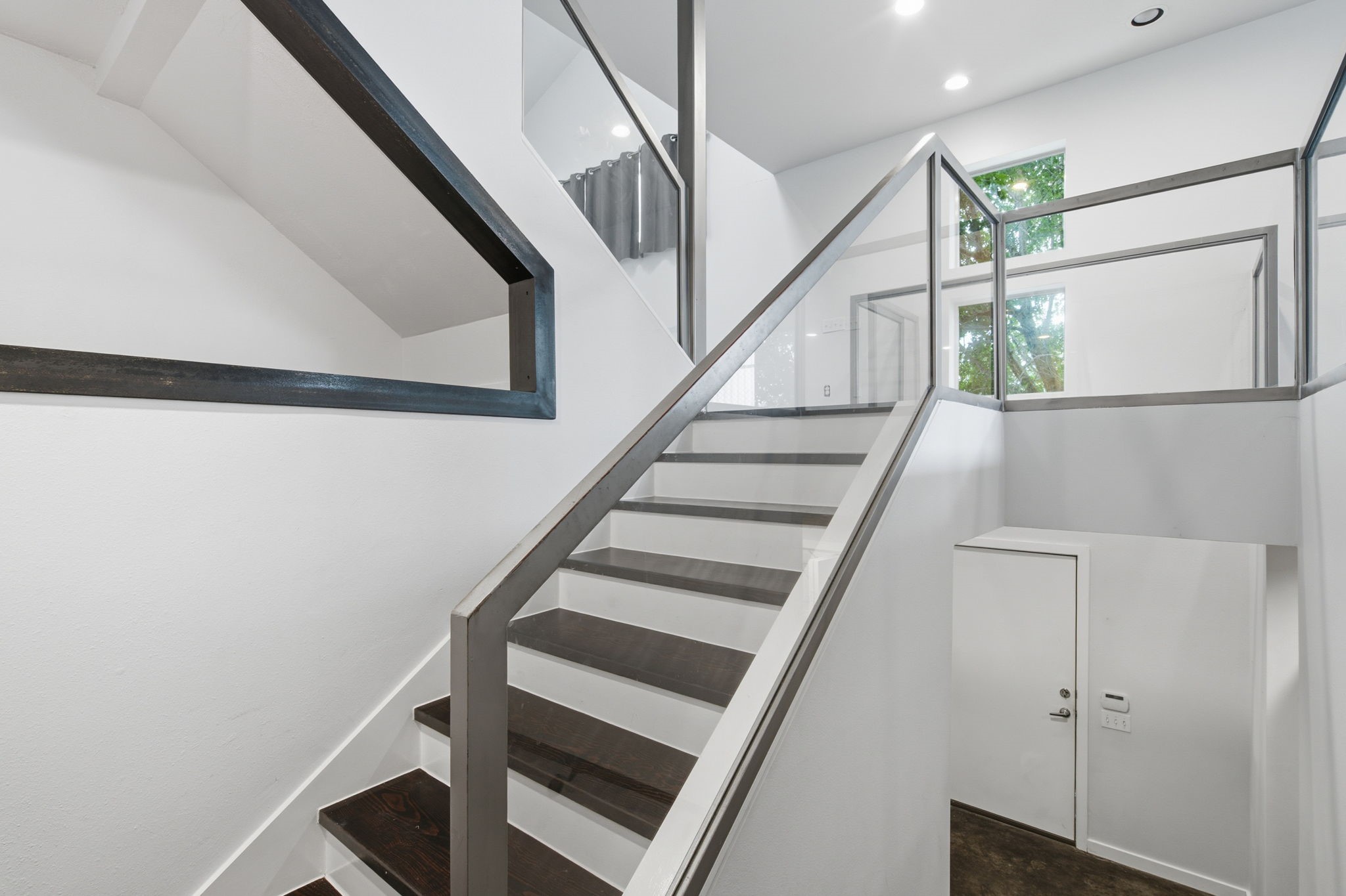 2934 Commerce Street Houston, TX 77003 - Photo 33 of 44 a view of entryway