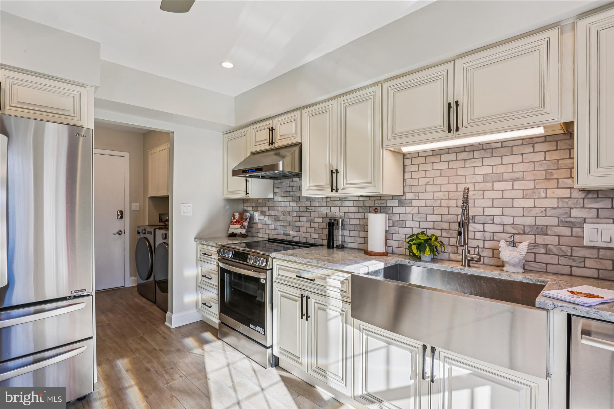 20510 Bargene Way Germantown, MD 20874 - Photo 18 of 97 Carrera marble backslash. Huge farm sink.