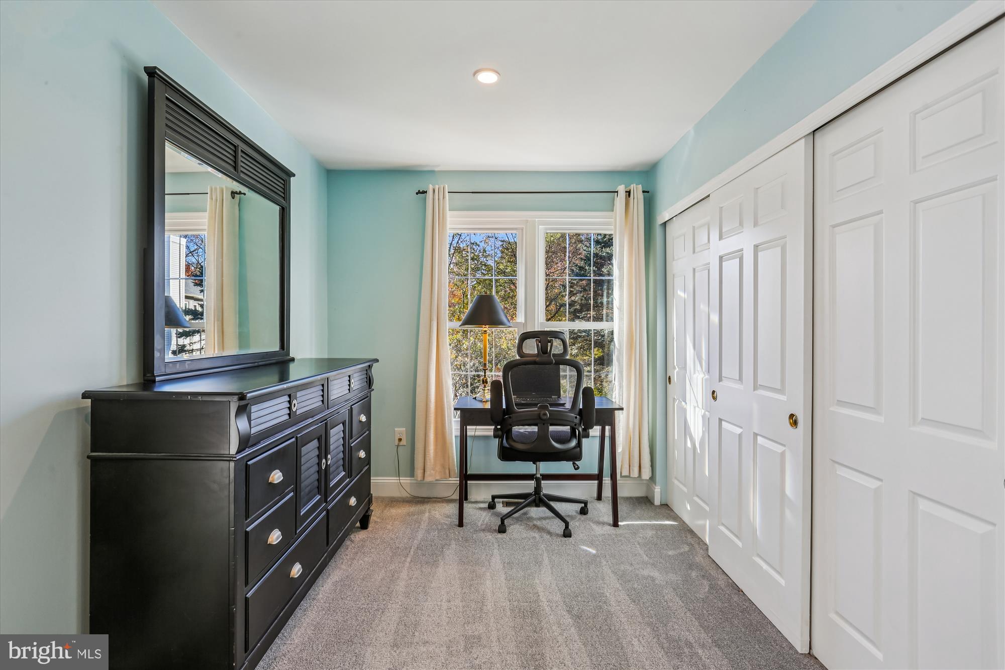 20510 Bargene Way Germantown, MD 20874 - Photo 30 of 97 Sitting area. Office. Can convert to huge walk in.