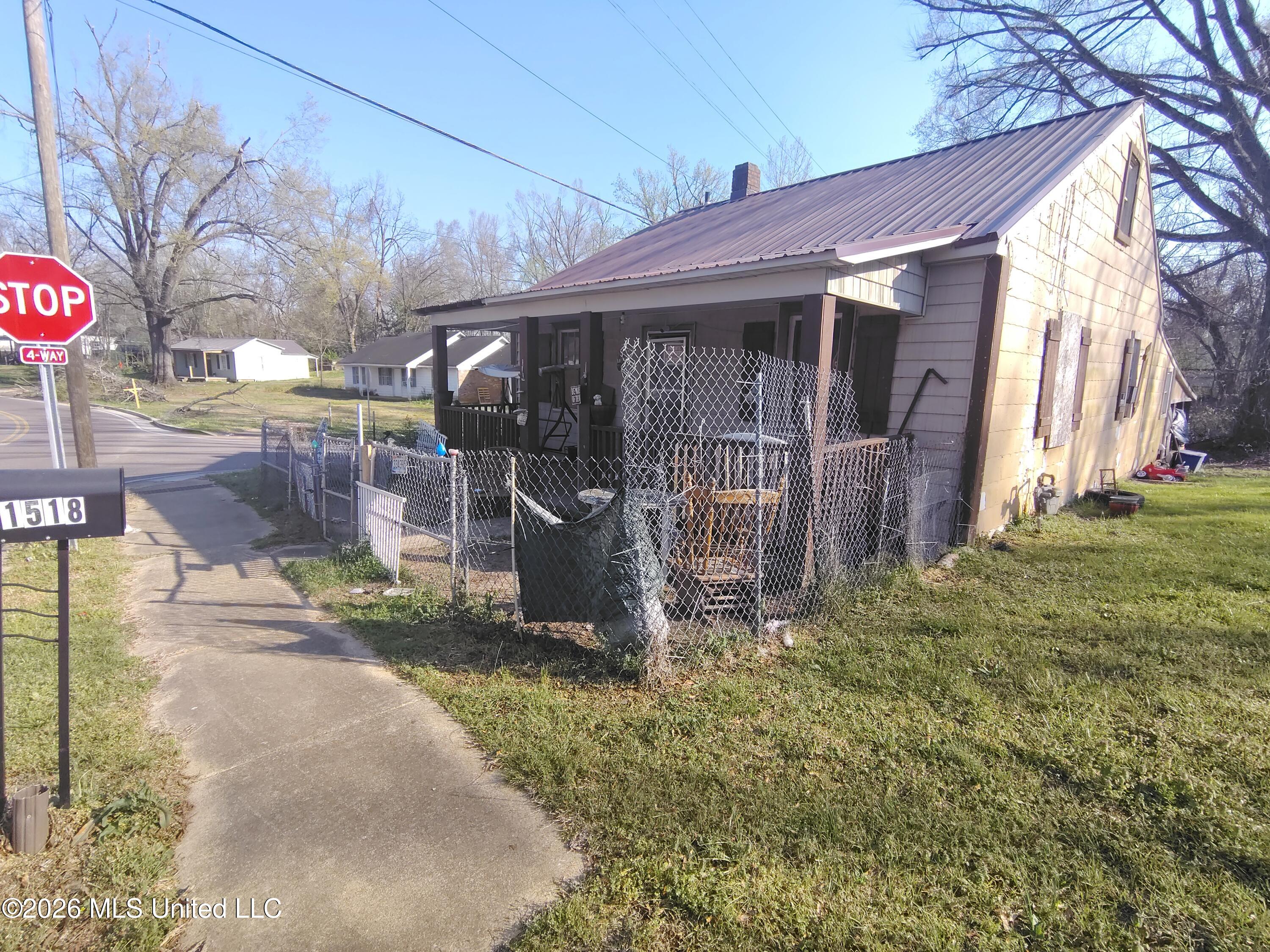 1516 Proper Street Corinth, MS 38834 - Photo 2 of 9 2