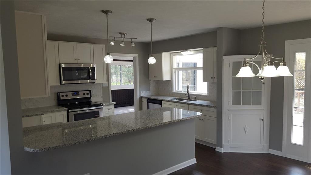 9232 Warwick Road Indianapolis, IN 46240 - Photo 3 of 12 Gallery Image 3
