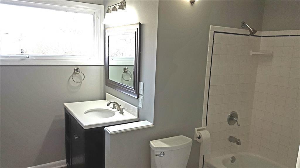 9232 Warwick Road Indianapolis, IN 46240 - Photo 6 of 12 Gallery Image 6