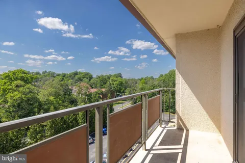 $189,999 | 27701 Valley Run Drive, Unit 701, Wilmington, DE 19810