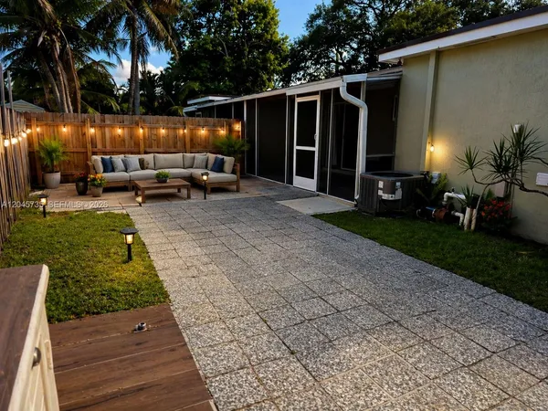 $2,500 | 2111 North 26th Avenue, Unit N, Hollywood, FL 33020