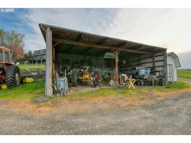 a view of back yard and patio