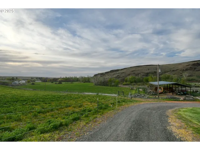 a view of an outdoor space and a yard