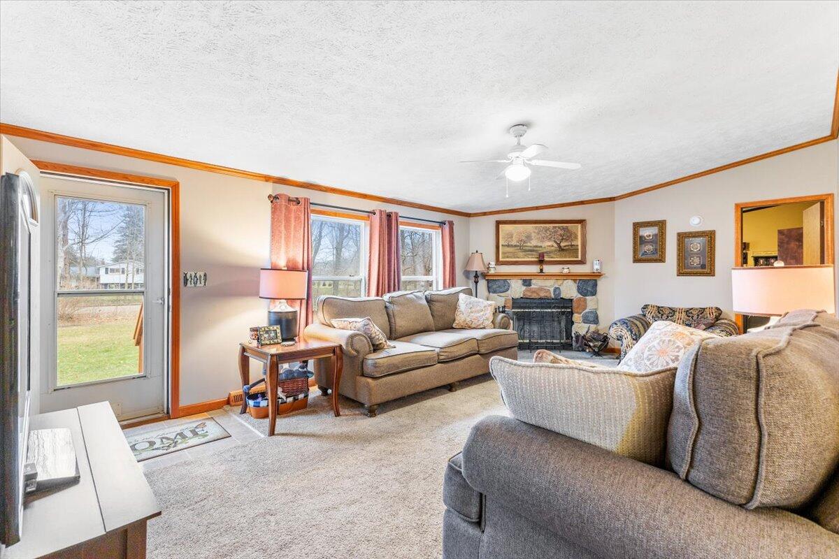 4321 Lone Tree Road Milford, MI 48380 - Photo 8 of 38 37-4321 Lonetree INT-75