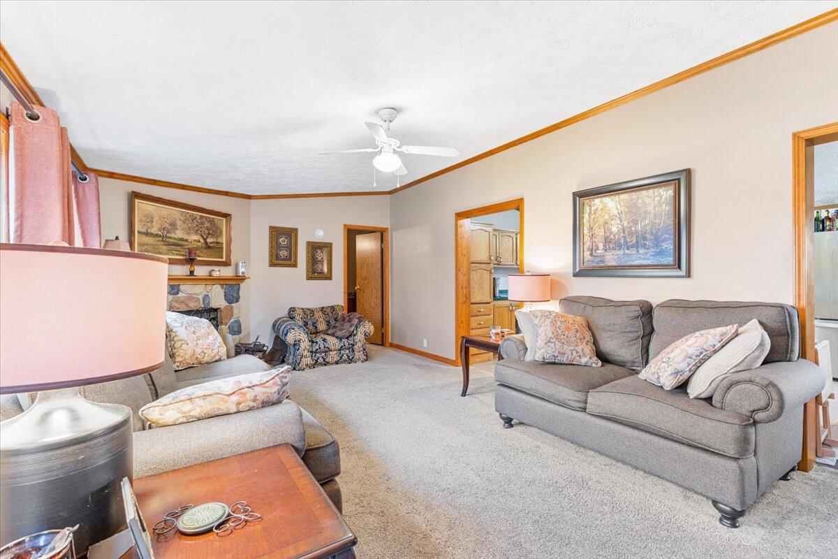 4321 Lone Tree Road Milford, MI 48380 - Photo 9 of 38 14-4321 Lonetree INT-6