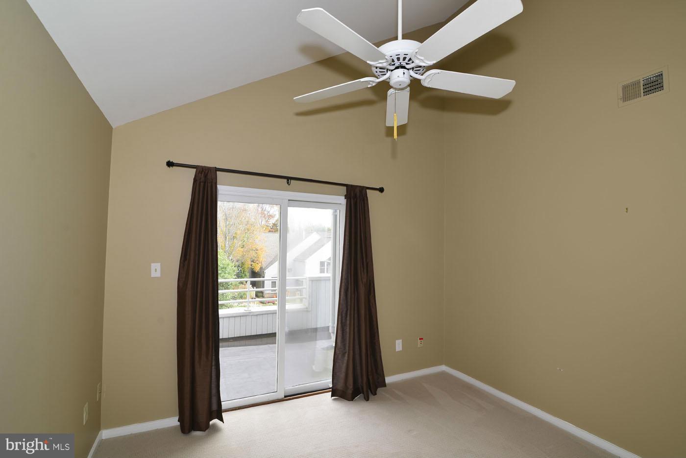 2040 Beacon Place Reston, VA 20191 - Photo 3 of 30 an empty room