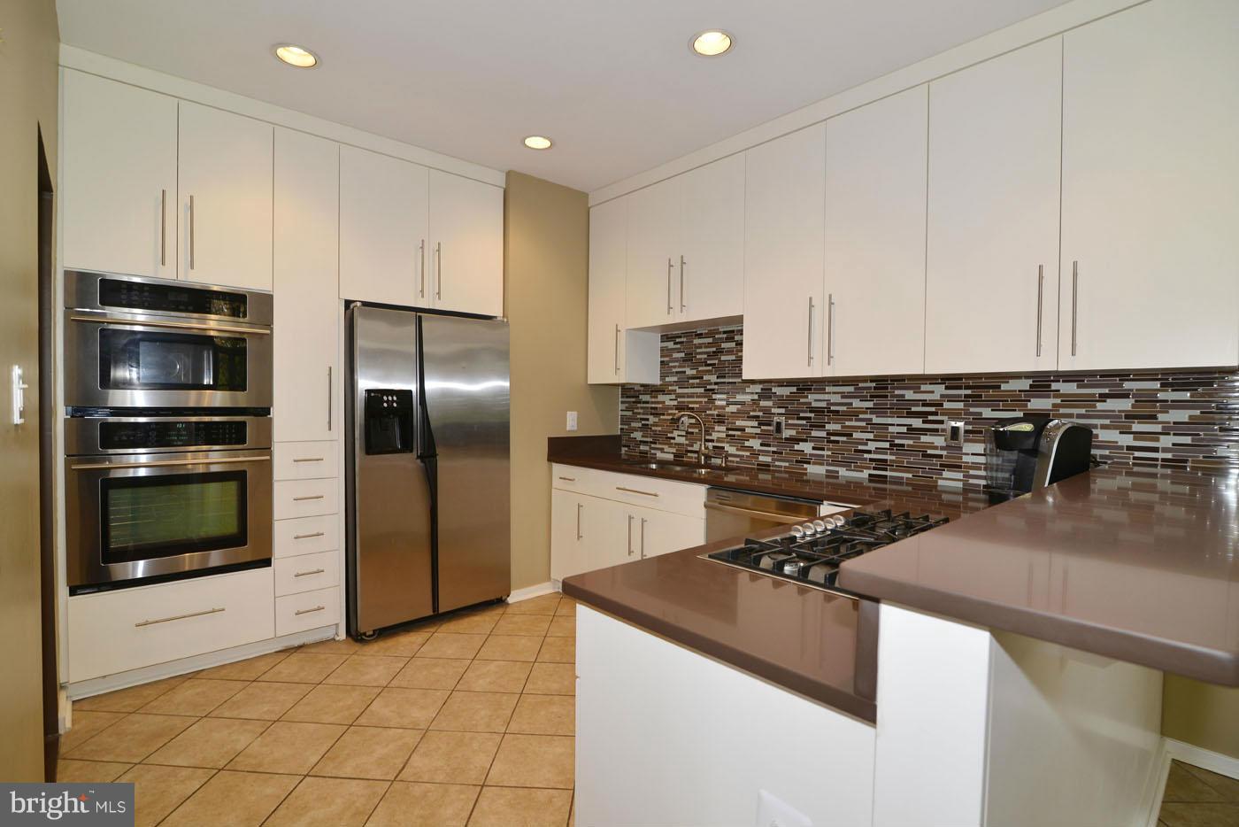 2040 Beacon Place Reston, VA 20191 - Photo 10 of 30 a kitchen with a sink a stove and refrigerator