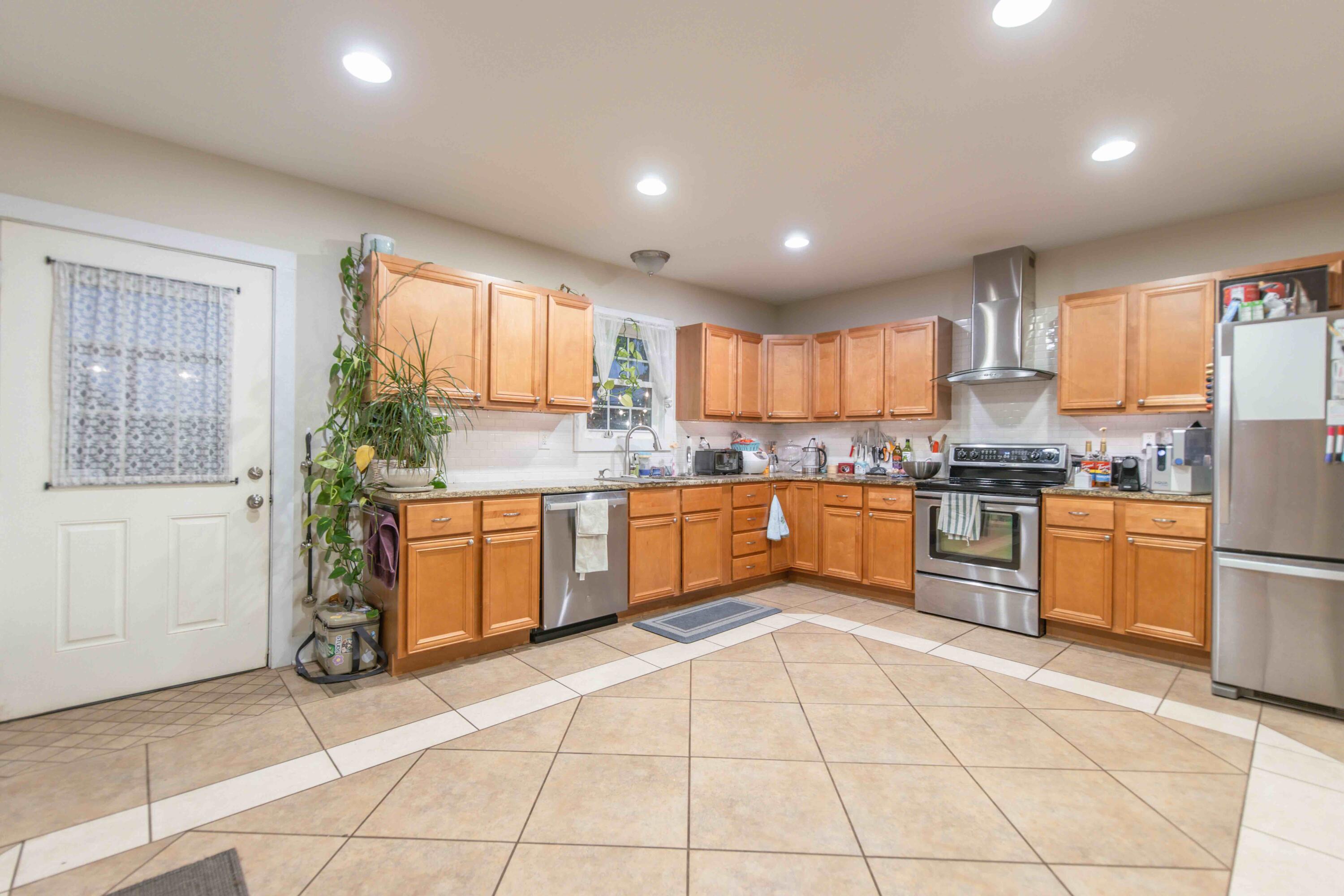 1912 Liberty Road Lexington, KY 40505 - Photo 6 of 23 1005