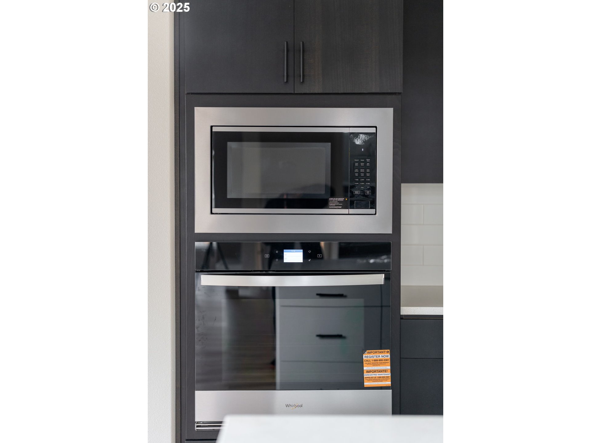 1105 Northwest 111th Circle Vancouver, WA 98685 - Photo 15 of 48 a living room with a sink and a microwave