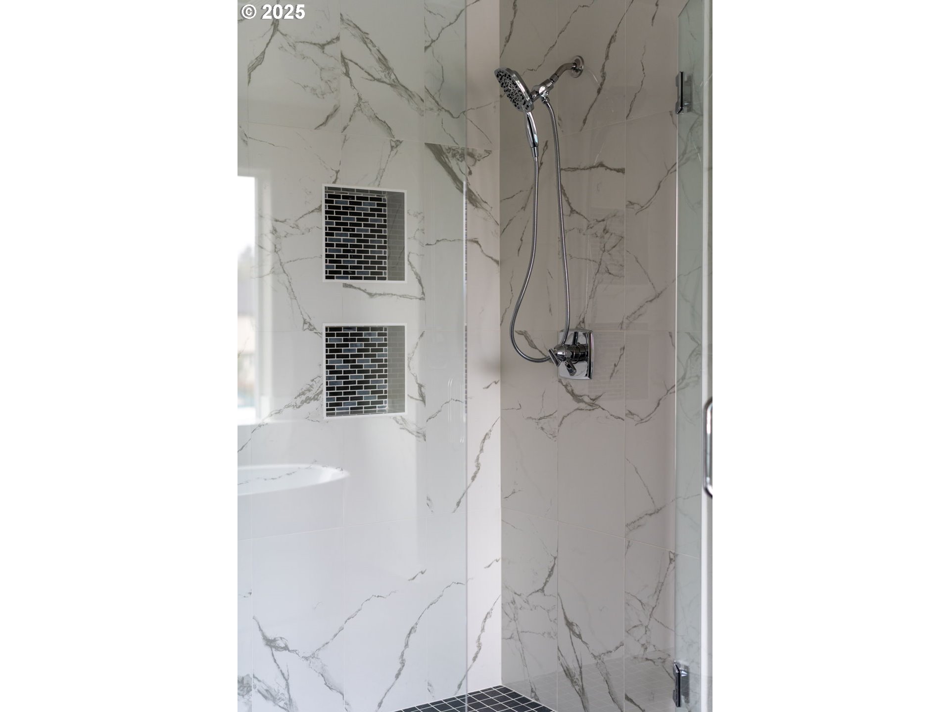 1105 Northwest 111th Circle Vancouver, WA 98685 - Photo 34 of 48 a bathroom with a shower