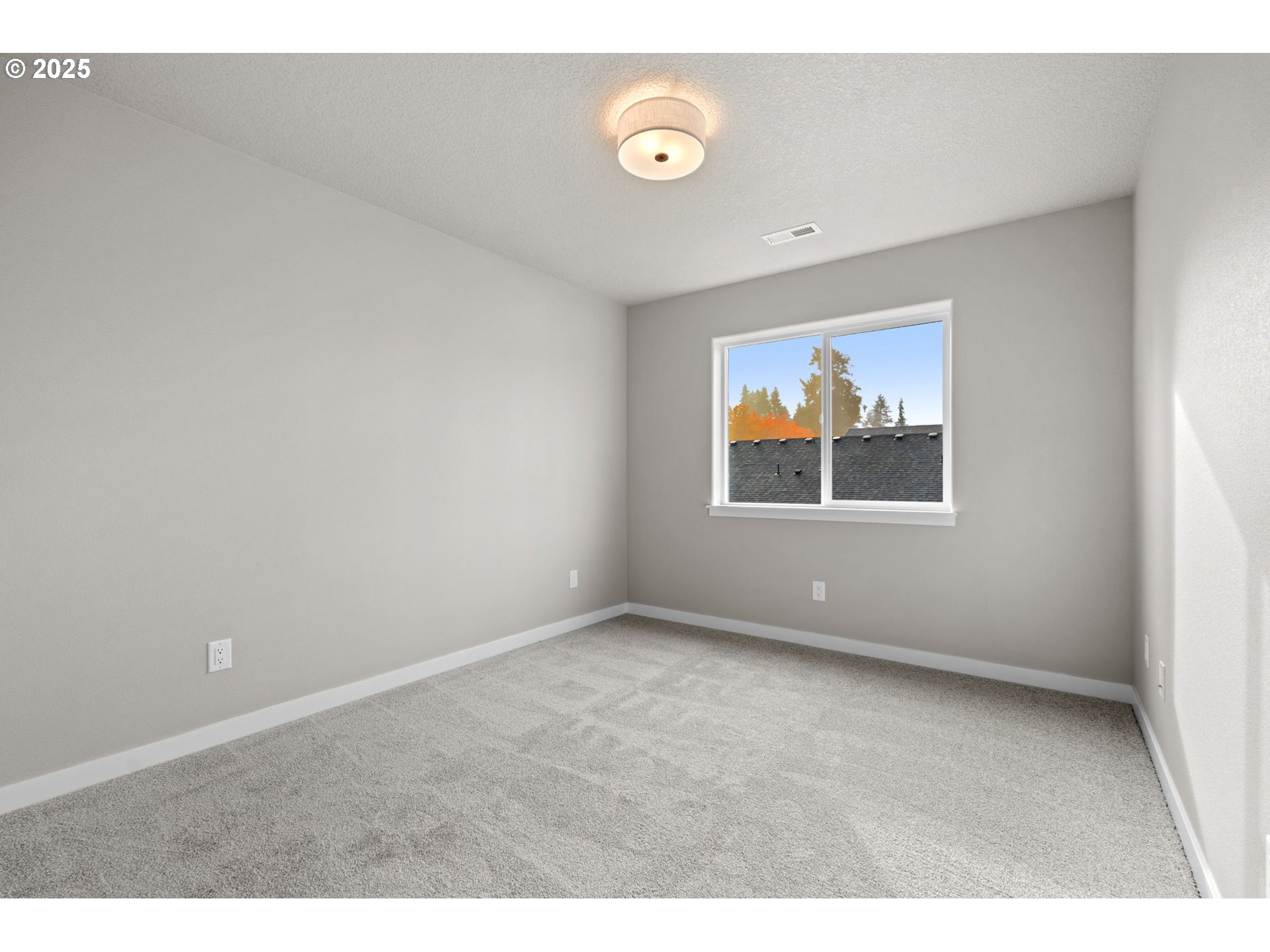 1105 Northwest 111th Circle Vancouver, WA 98685 - Photo 37 of 48 an empty room with windows