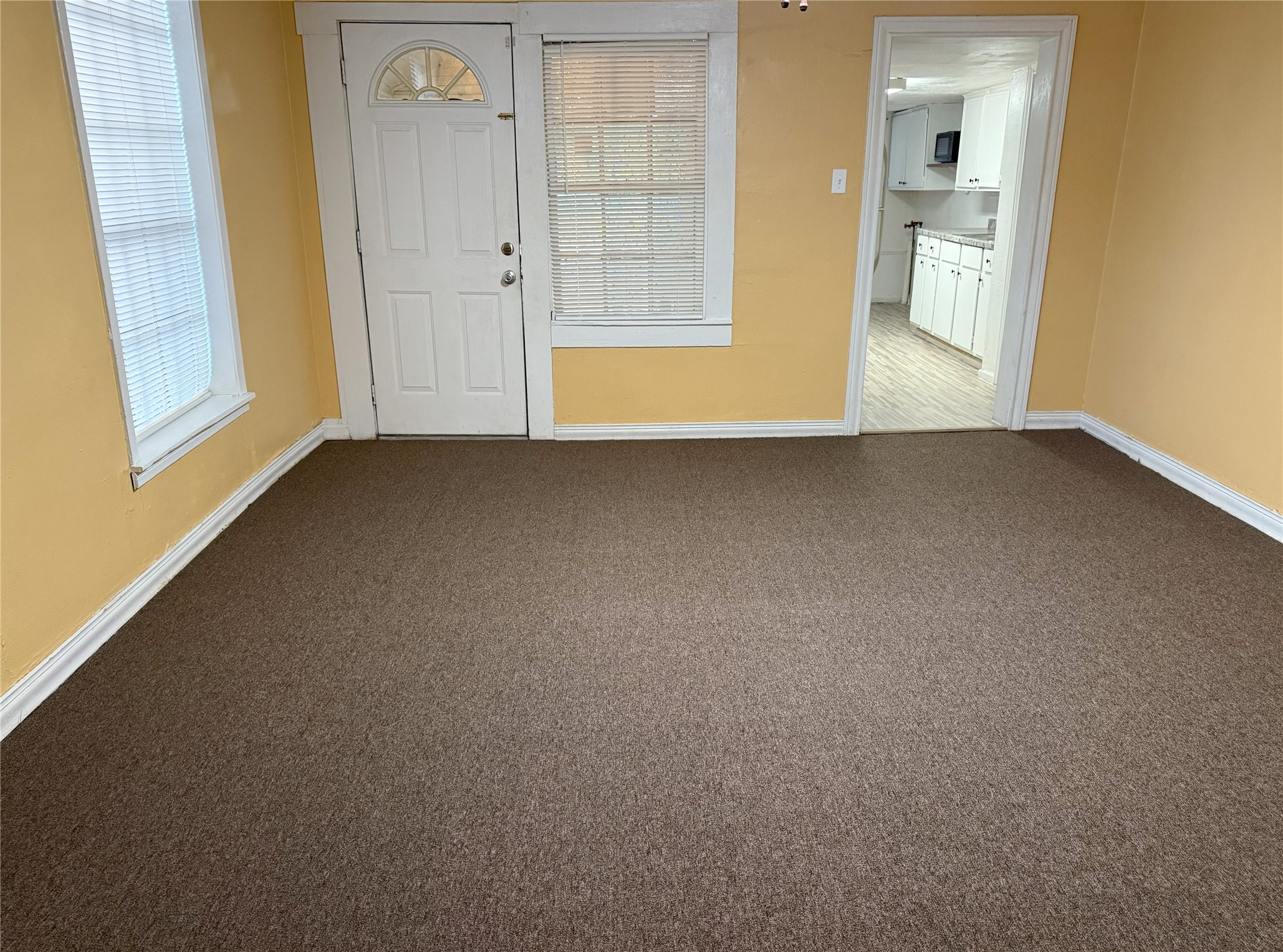 723 West 27th Street Houston, TX 77008 - Photo 5 of 22 a view of empty room with window