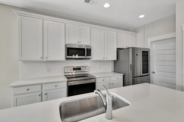 $2,275 | 7811 Park Gate Drive, North Charleston, SC 29418