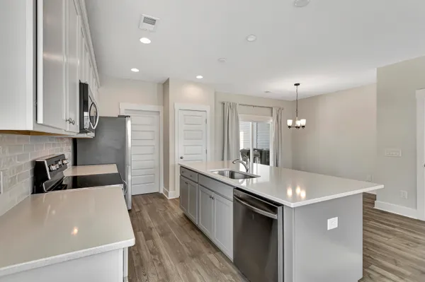 $2,275 | 7811 Park Gate Drive, North Charleston, SC 29418