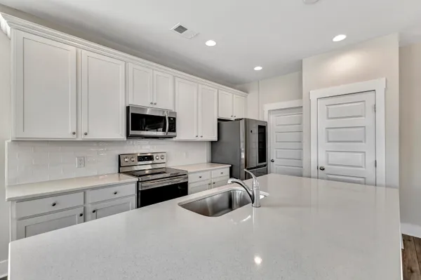 $2,275 | 7811 Park Gate Drive, North Charleston, SC 29418