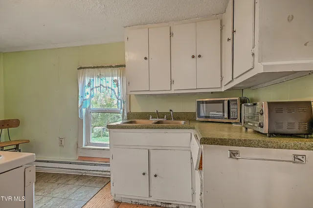 $89,900 | 1009 Massachusetts Avenue, Bristol, VA 24201