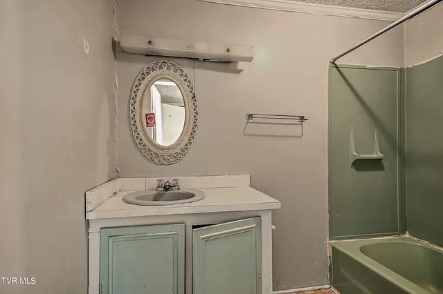 $89,900 | 1009 Massachusetts Avenue, Bristol, VA 24201