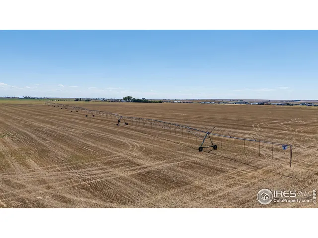 a black and white photo of a room