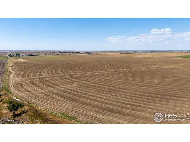 a picture of a tennis court