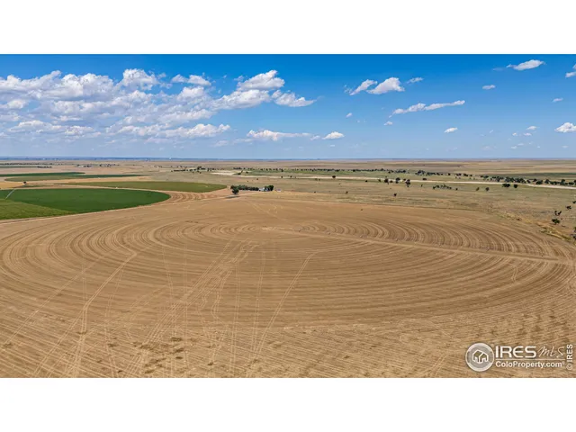 a black and white photo of a room
