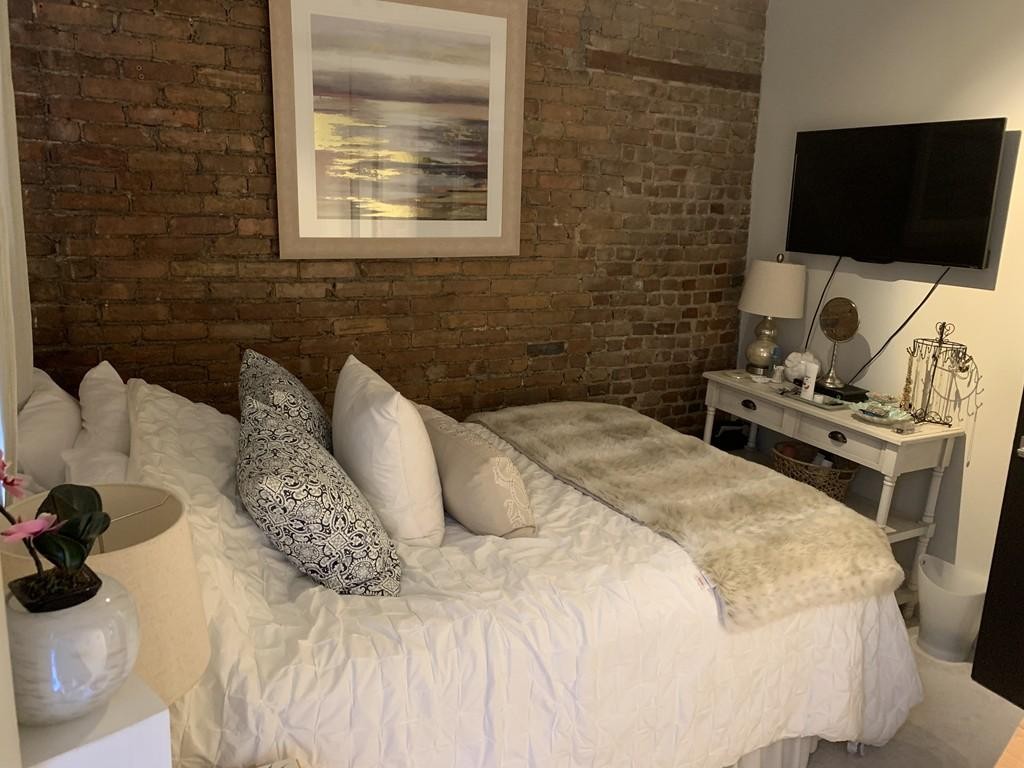 40 Lawrence Street, Unit 3 Boston, MA 02116 - Photo 7 of 9