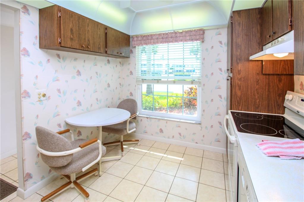 1868 Southwest Palm City Road, Unit 105 Stuart, FL 34994 - Photo 19 of 48 Kitchen Eating Area