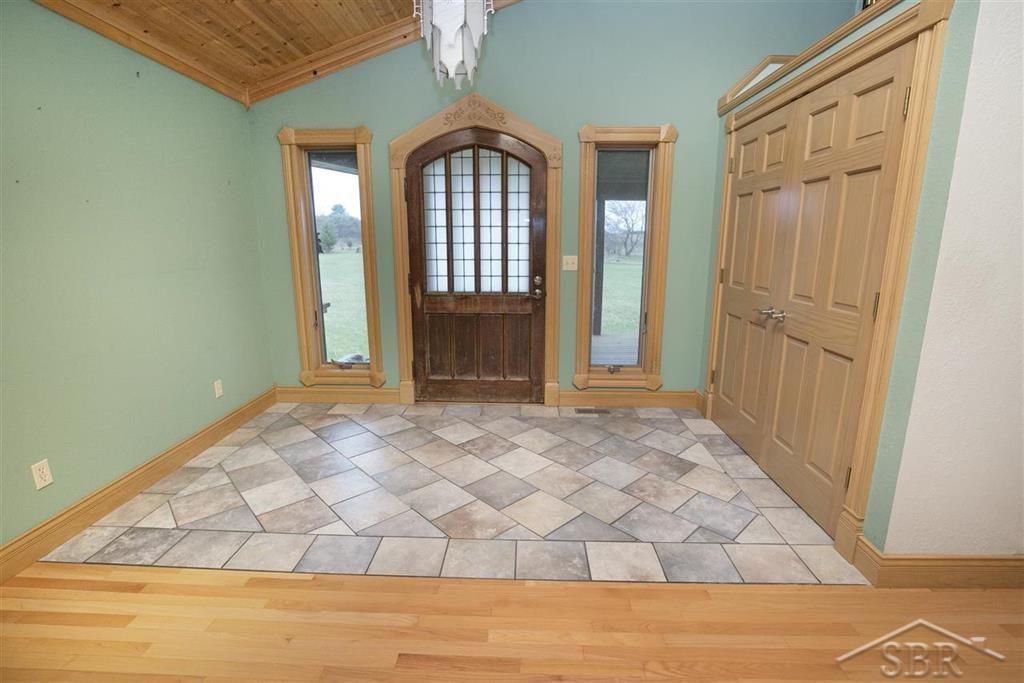 6085 Round Lake Road Gladwin, MI 48624 - Photo 8 of 38
