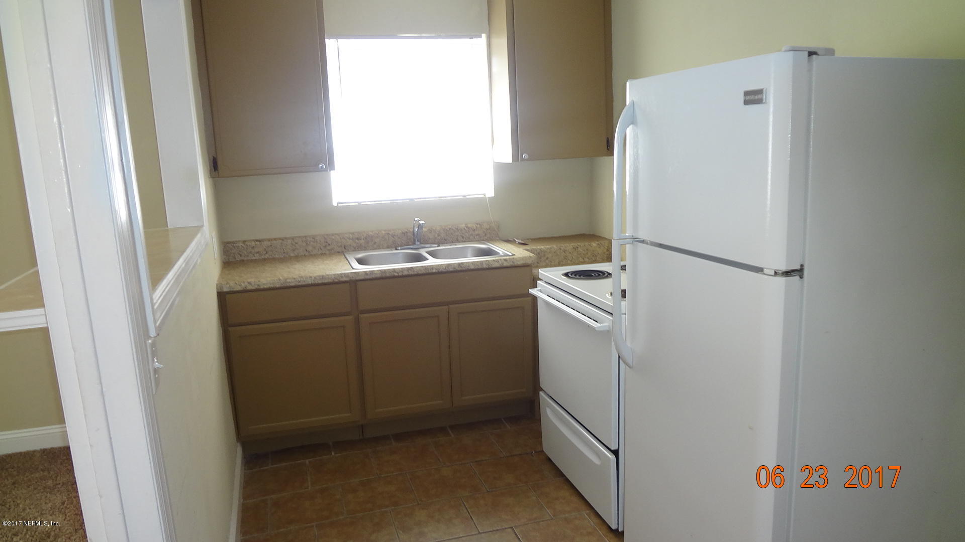 3337 Post Street, Unit 2 Jacksonville, FL 32205 - Photo 3 of 7 a utility room with dryer and washer