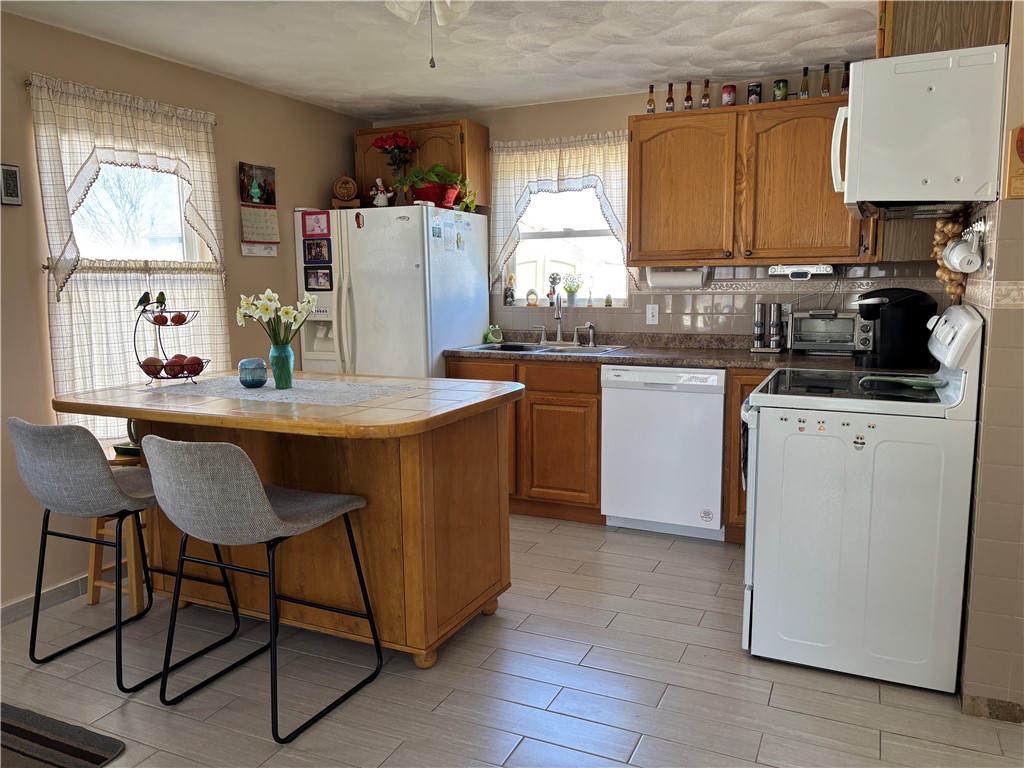 126 Lilac Avenue Woonsocket, RI 02895 - Photo 2 of 42