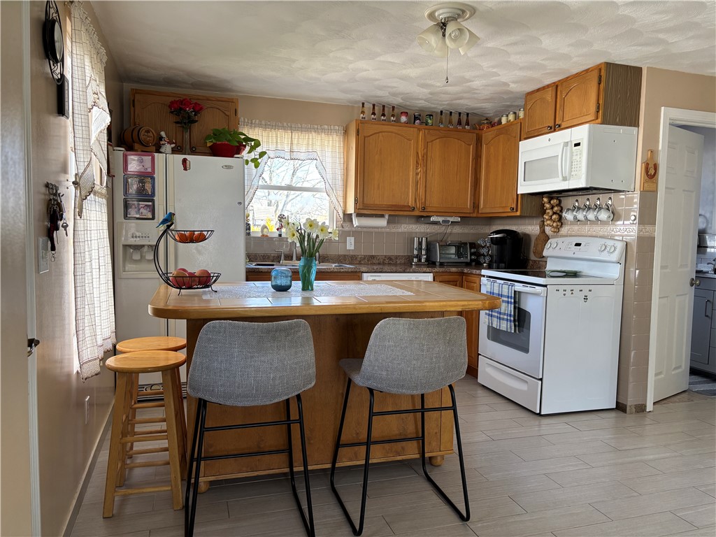 126 Lilac Avenue Woonsocket, RI 02895 - Photo 3 of 42