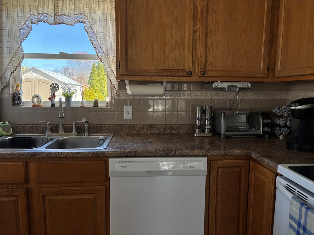 126 Lilac Avenue Woonsocket, RI 02895 - Photo 5 of 42