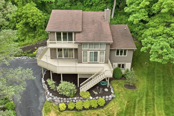 $999,000 | 790 Garrison Court, Delafield, WI 53018