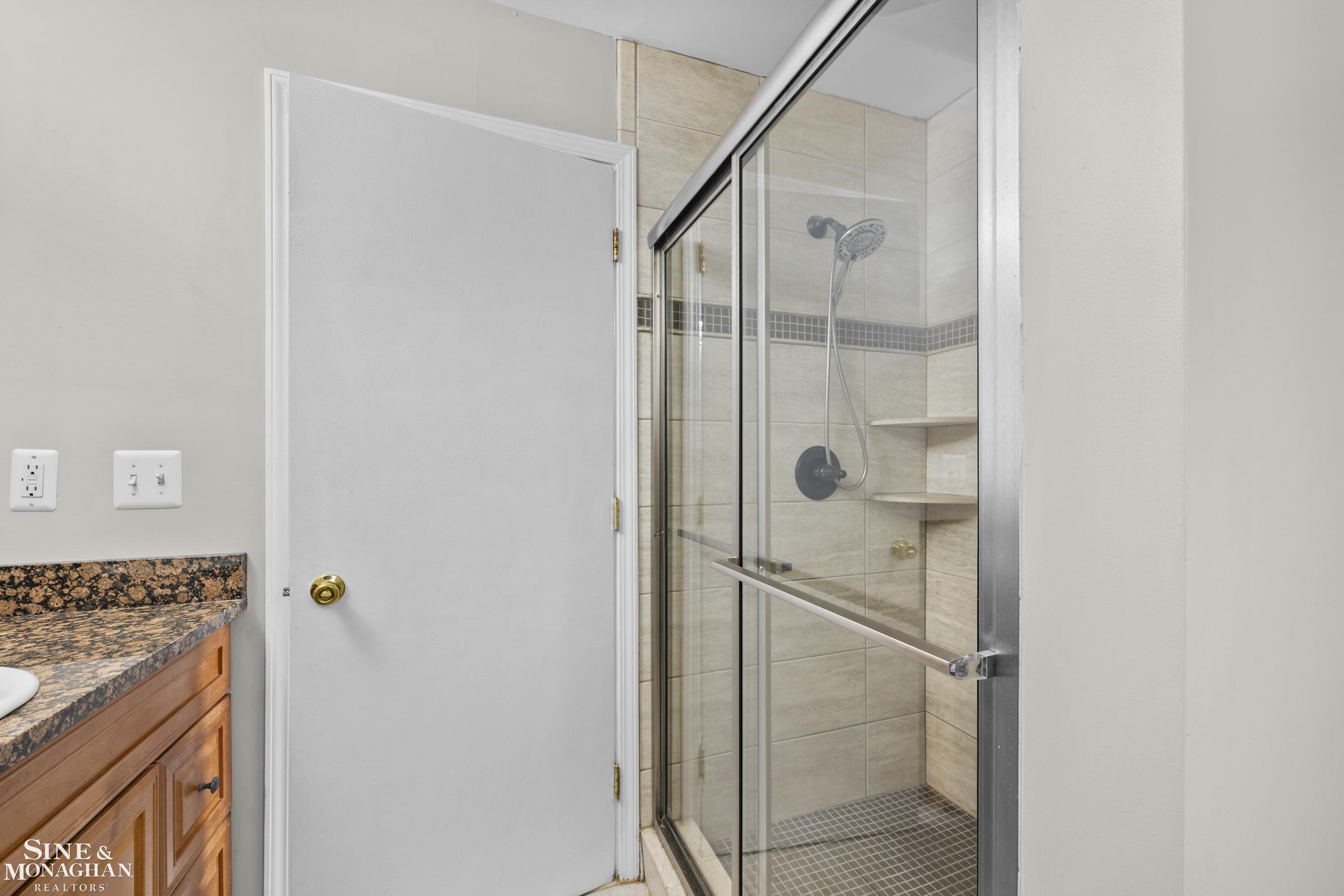 2134 Hawthorne Road Grosse Pointe, MI 48236 - Photo 28 of 49 50187927-34598dbe-4ac3-4c61-b51e-54544881412e.JPG