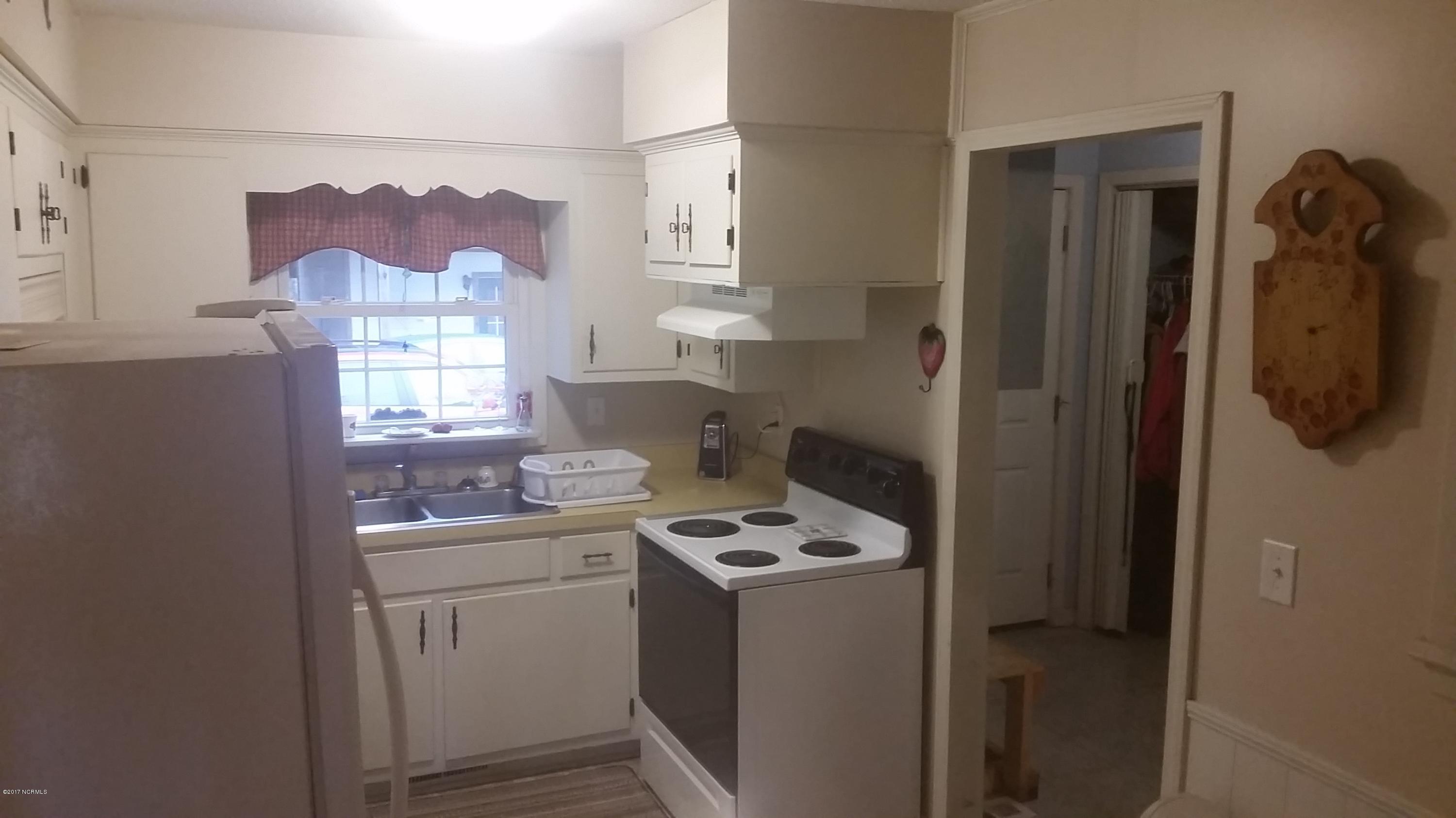 6443 Funston Road Southeast Winnabow, NC 28479 - Photo 5 of 25 Kitchen