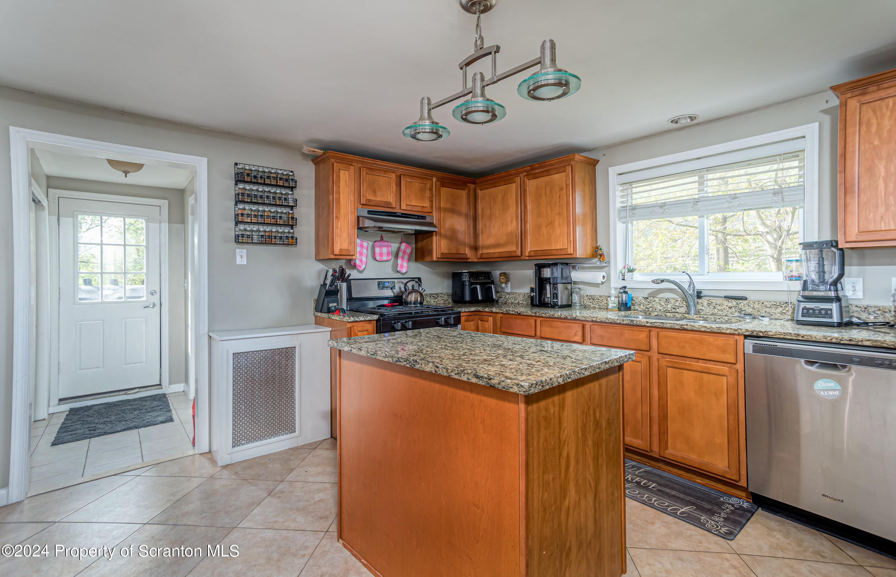 114 Layton Road Clarks Summit, PA 18411 - Photo 6 of 20 Gallery Image 6