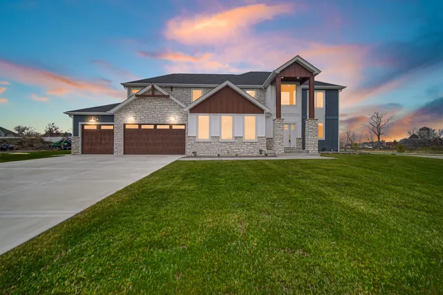 $899,900 | 7382 Brookhaven Drive, Crown Point, IN 46307