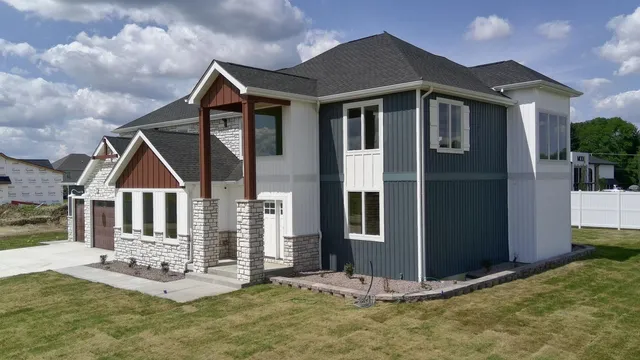 $899,900 | 7382 Brookhaven Drive, Crown Point, IN 46307