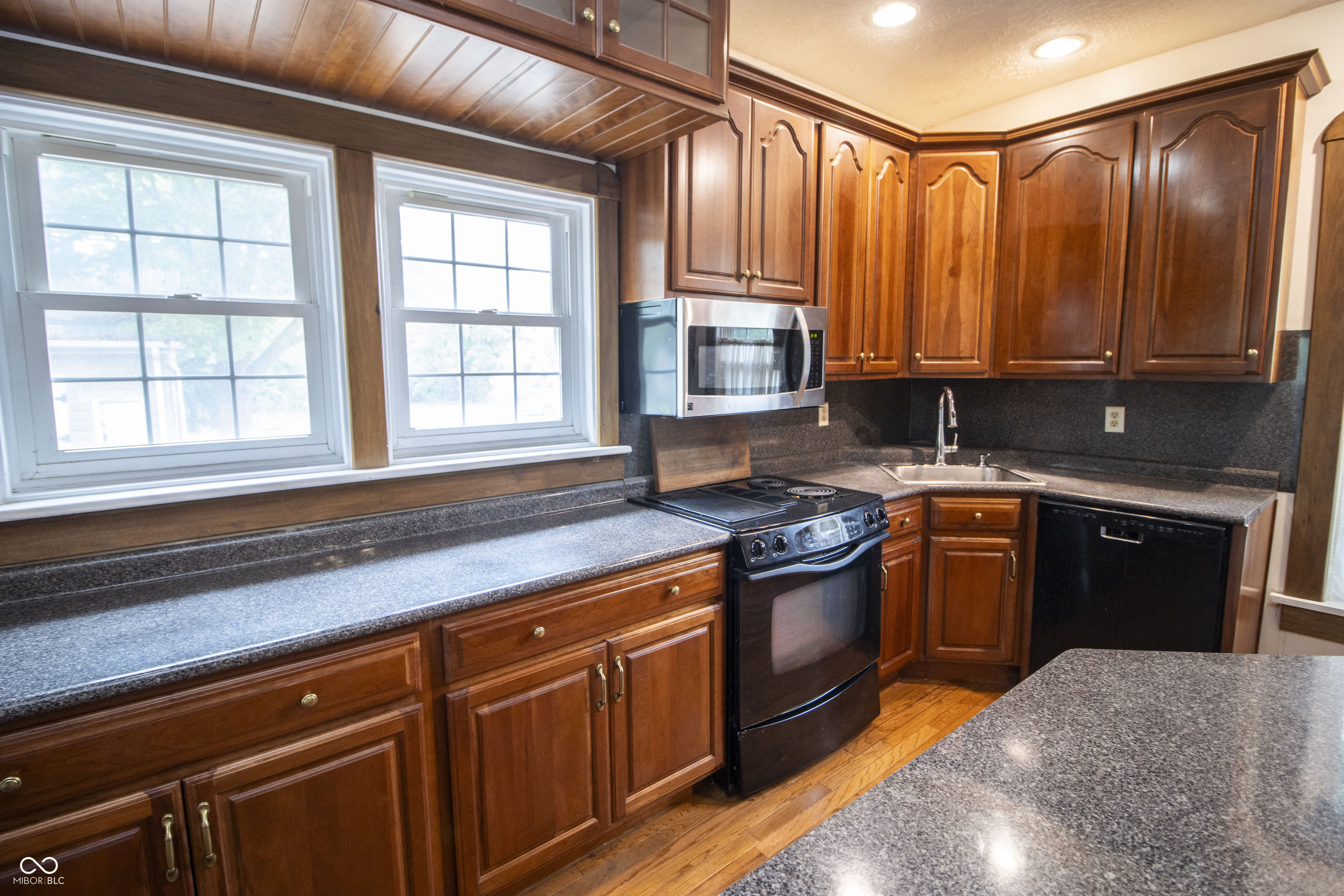 6038 South High School Road Indianapolis, IN 46221 - Photo 10 of 34 Gallery Image 10