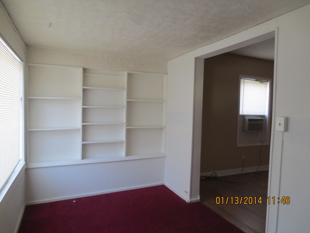 114 West Roosevelt Road Wheaton, IL 60187 - Photo 4 of 16 a view of empty room with closet