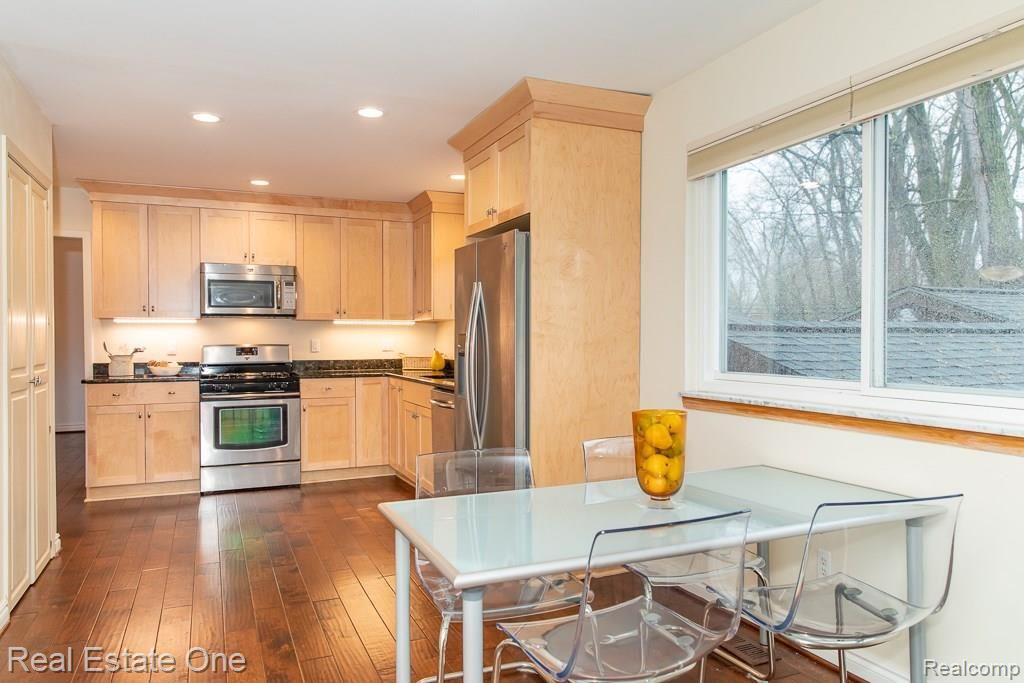 1722 Crooks Road Rochester Hills, MI 48309 - Photo 4 of 53