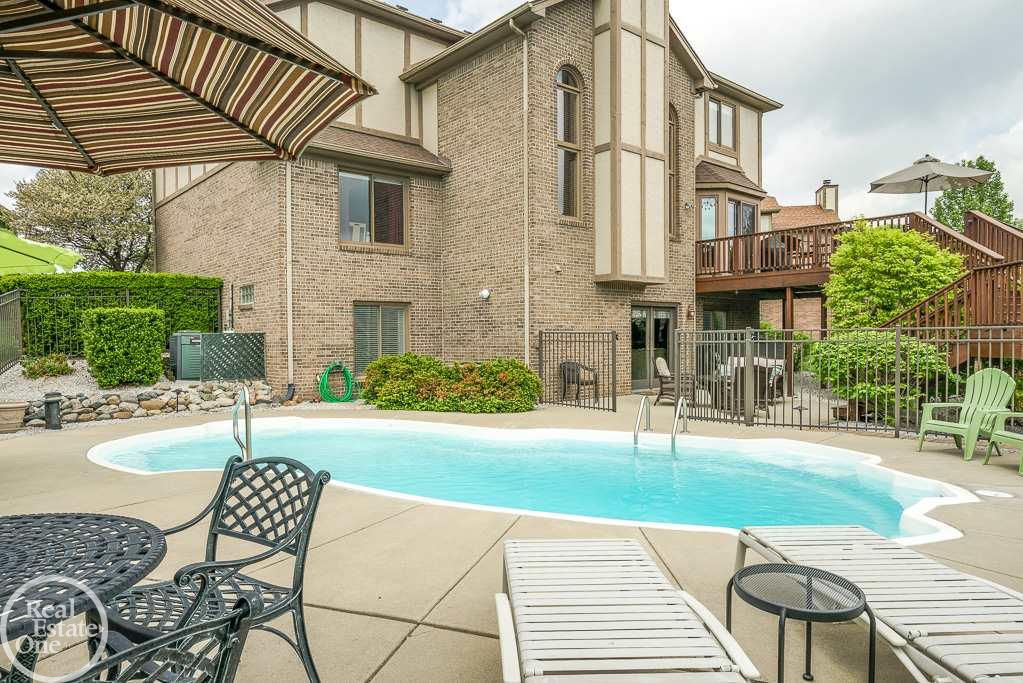 1066 Skyview Court Rochester, MI 48307 - Photo 33 of 39 31243439-32.JPG