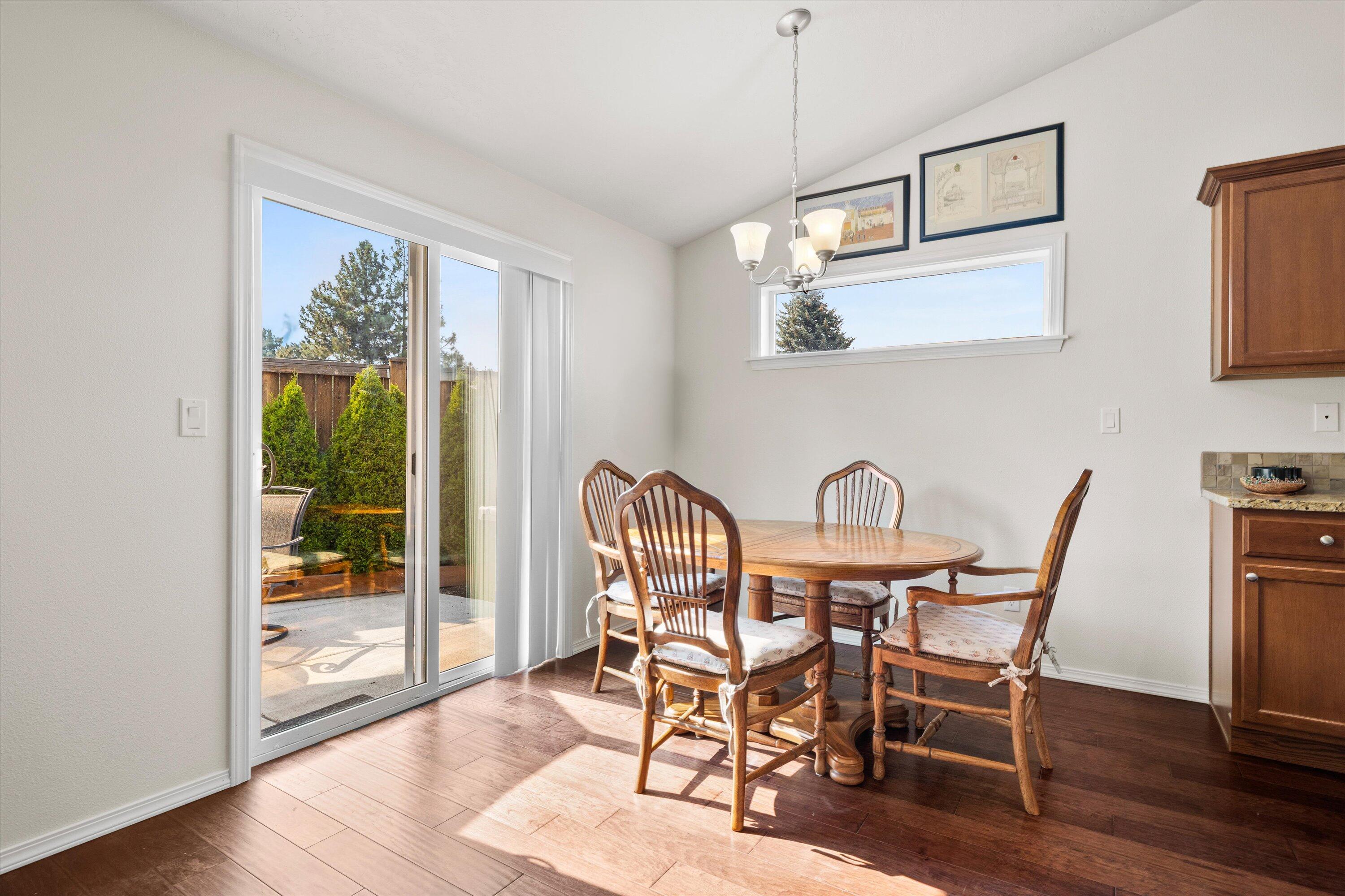 61807 Southeast Rolo Court Bend, OR 97702 - Photo 7 of 26 Dining Area