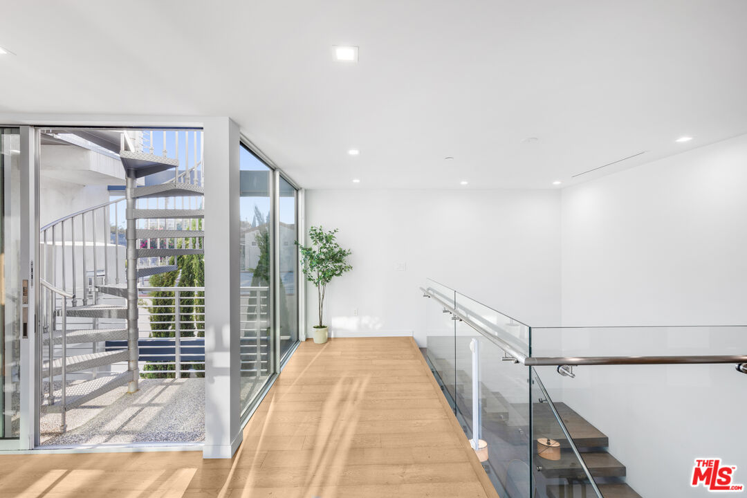 6410 Lindenhurst Avenue Los Angeles, CA 90048 - Photo 16 of 39 a view of a hallway with wooden floor and windows