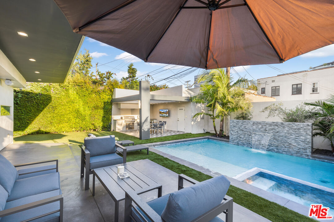 6410 Lindenhurst Avenue Los Angeles, CA 90048 - Photo 32 of 39 a outdoor space with patio