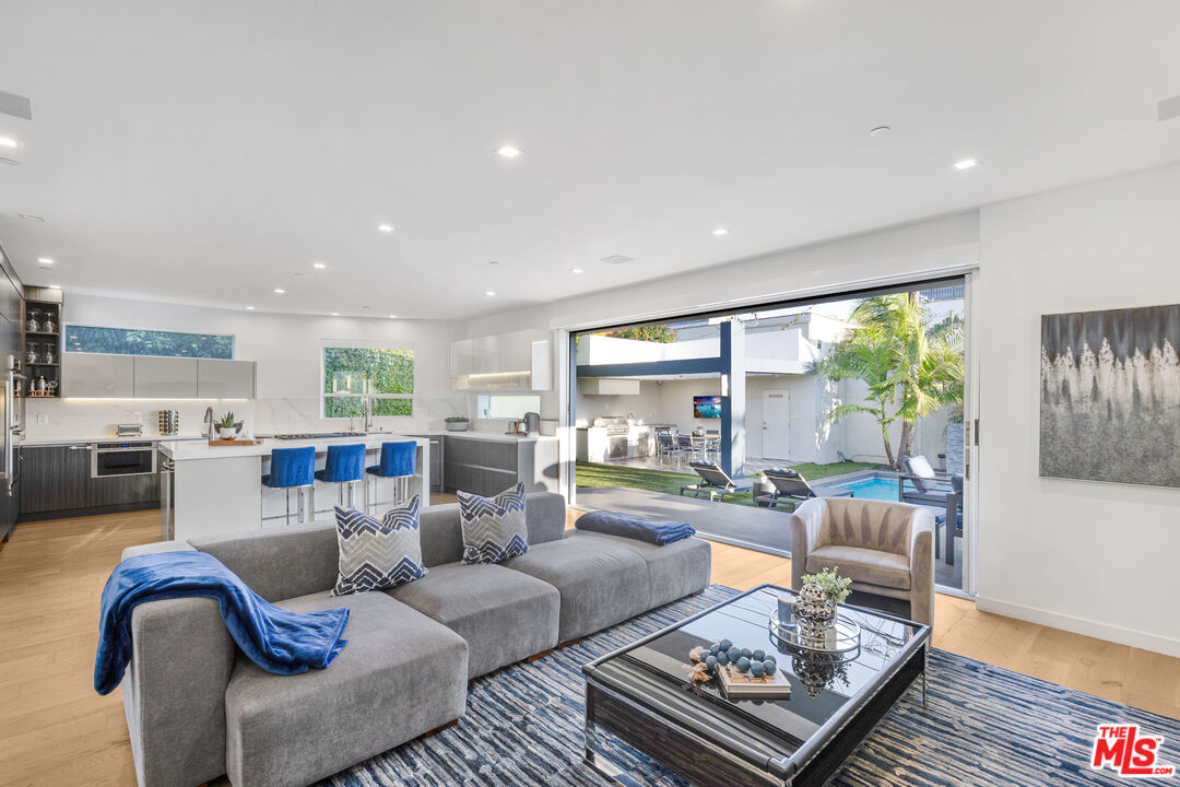 6410 Lindenhurst Avenue Los Angeles, CA 90048 - Photo 10 of 39 a living room with furniture and a large window